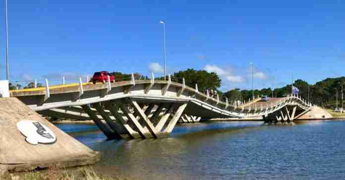"Dipsy-Doodle" Bridge The delights you encounter as a Rover. This "Dipsy-Doodle" bridge connects an area near Punta del Este with the small town of La Barra, Uruguay