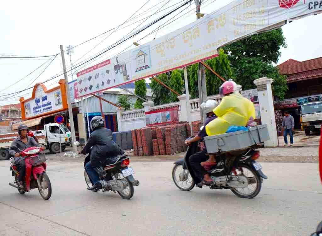 Motorbike pulling ultra heavy trailer, second view