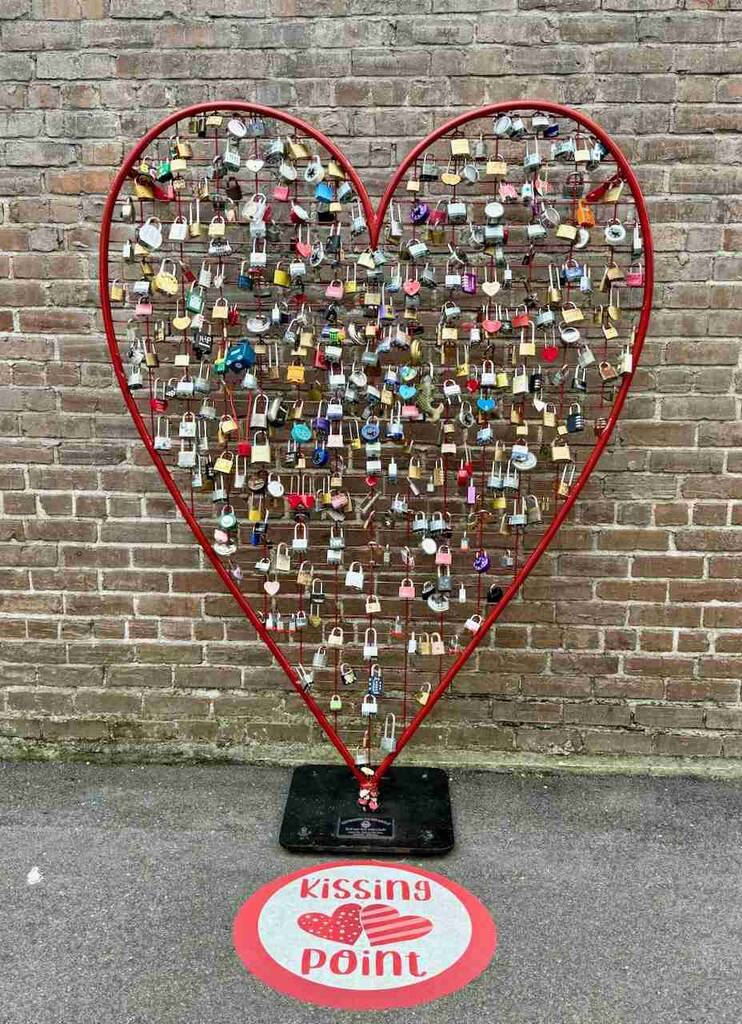 The Love Lock Kissing Point, Hattiesburg